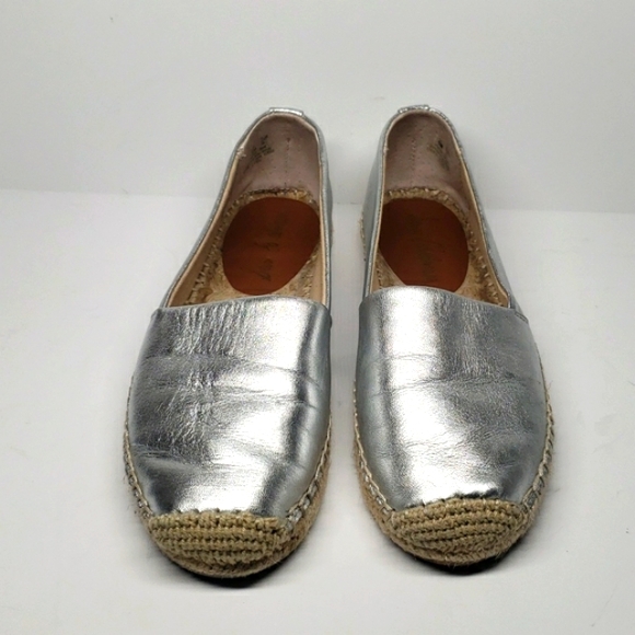 Sam Edelman "Lynn" Leather Silver Flats - Picture 2 of 7